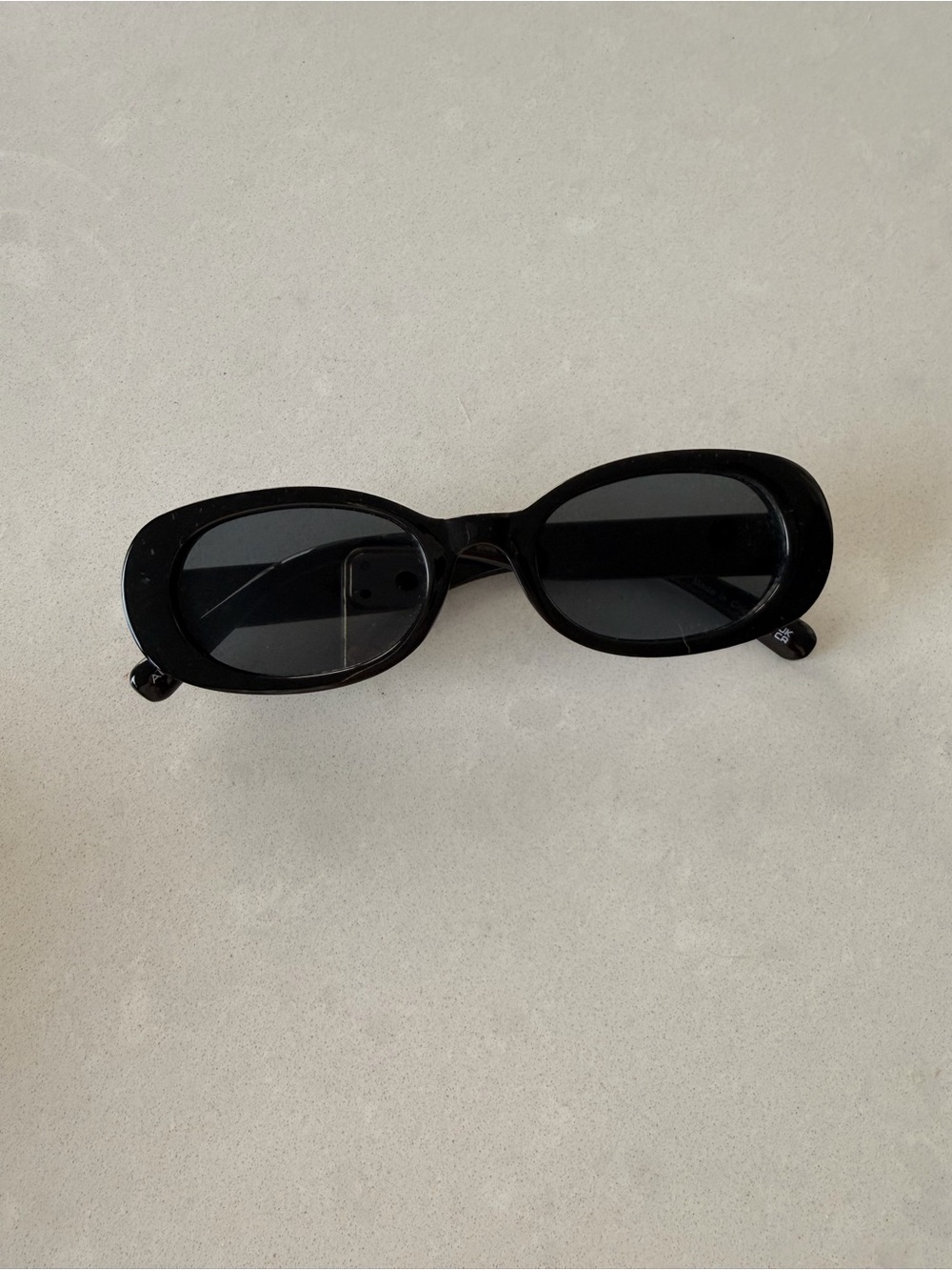 Black Oval Women's Sunglasses - Picture 2 of 4